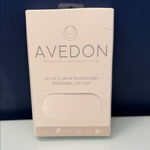 NWT Avedon Satin Pillowcase Set
